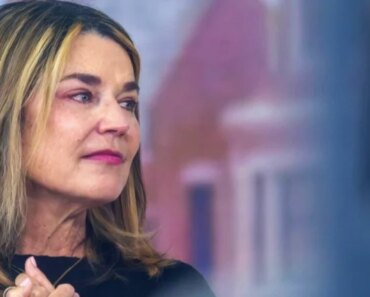 Savannah Guthrie returns to the Today Show to visit friends and colleagues