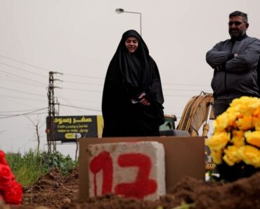Some cry while others stare blankly at a makeshift cemetery in Lebanon’s evacuation zone world news Some cry while others stare blankly at a makeshift cemetery in Lebanon’s evacuation zone world news