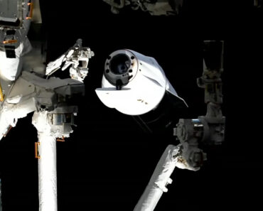 SpaceX Dragon cargo capsule splashes down after historic ISS booster mission (video) SpaceX Dragon cargo capsule splashes down after historic ISS booster mission (video)