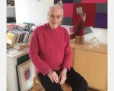 Surrealist artist behind armchair dies at 90