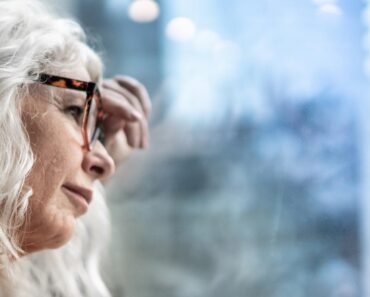 Symptoms of early and advanced shingles