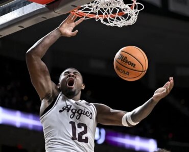 Texas A&M’s Rashaun Agee had three OT efforts to put LSU down.