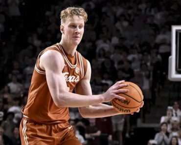 Texas, Oklahoma eager to resume tournaments