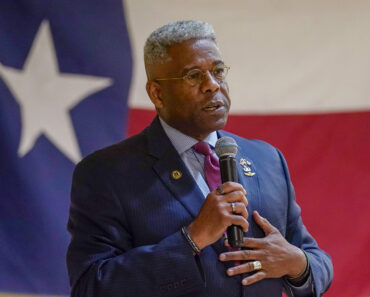 Texas’ county GOP changes voting rules for runoff after primary day of confusion