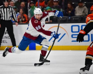 The Avalanche’s dominant effort ended the Ducks’ five-game winning streak.