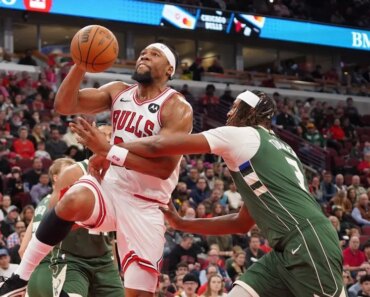 The Bulls snapped an 11-game losing streak against the Bucks, 27-0. The Bulls snapped an 11-game losing streak against the Bucks, 27-0.