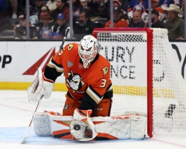 The Ducks missed five goals against the top-ranked Islanders with Ville Husso steller in net.