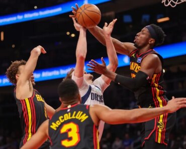 The Hawks made a late run against the Mavs, snapping a seven-game winning streak.