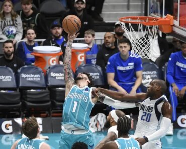 The Hornets blasted the Mavericks to get back to .500. The Hornets blasted the Mavericks to get back to .500.