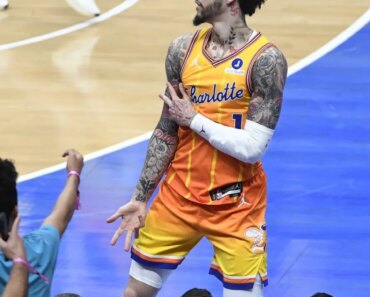 The Hornets will look to continue their winning streak in Phoenix.