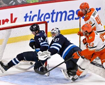 The Jets lost the playoff race after losing to the Ducks.