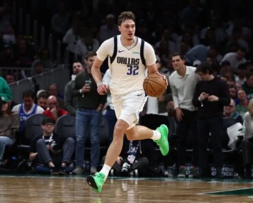 The Mavericks are aiming to end their losing streak against the Raptors.