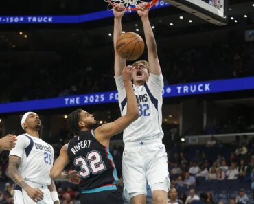 The Mavericks earned a win over the lowly Grizzlies.