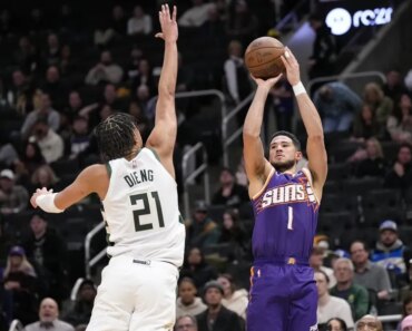 The Suns continue their playoff rise over the lowly Pacers.