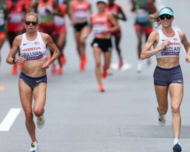 The US Half Marathon Championships descend into chaos after leaders accidentally veer off course. The US Half Marathon Championships descend into chaos after leaders accidentally veer off course.