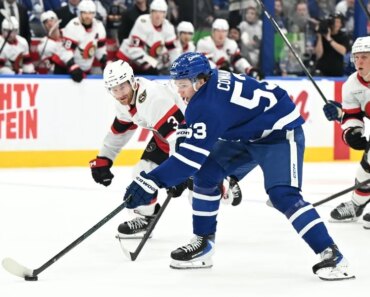 The fading Maple Leafs are rallying against the Flyers.