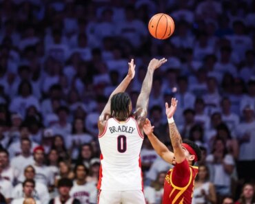 The senior team led No. 2 Arizona to a comfortable win over No. 6 Iowa State.