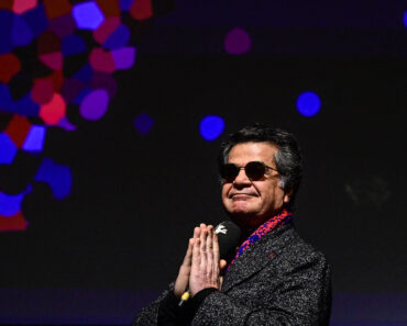 This Oscar-nominated filmmaker wants to return to Iran. Even if prison and war await. This Oscar-nominated filmmaker wants to return to Iran. Even if prison and war await.