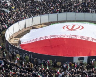 Thousands attend the funerals of Iranian commanders