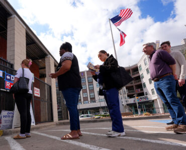 Thousands of Texas voters showed up at the wrong polling place, state Democrats say