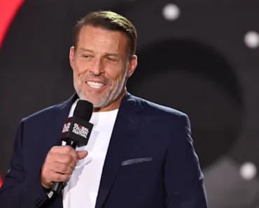 Tony Robbins Says It’s Time To Pull Your Head Out Of The Sand And Stop This Big Social Security Mistake