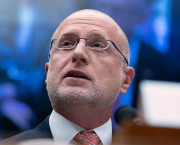 Trump administration threatens news outlets over critical coverage of Iran | US-Israel war over Iran news Trump administration threatens news outlets over critical coverage of Iran | US-Israel war over Iran news