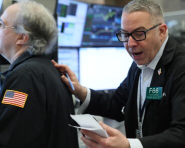 Trump warns Iran about Hormuz flows