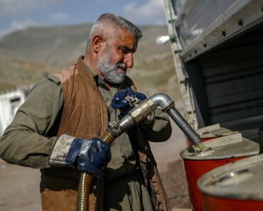 Uncertainty over oil and trade tariffs shakes global markets