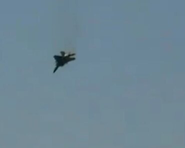 Video shows US fighter plane crashing in Kuwait
