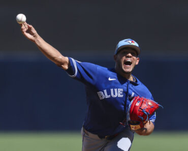 Visit to specialist José Berríos due to elbow inflammation