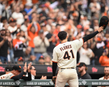 Wilmer Flores holds out for major league contract