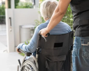 Woman quit her job to care for her ailing mother and now aged 72 works 4 days to make ends meet