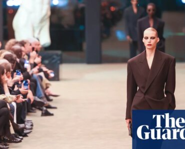 YSL lights up the Paris Fashion Week show with the return of the Le Smoking suit | Paris Fashion Week YSL lights up the Paris Fashion Week show with the return of the Le Smoking suit | Paris Fashion Week