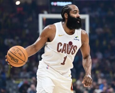 The Cavaliers begin their quest for back-to-back wins in their clash with the Mavericks. The Cavaliers begin their quest for back-to-back wins in their clash with the Mavericks.